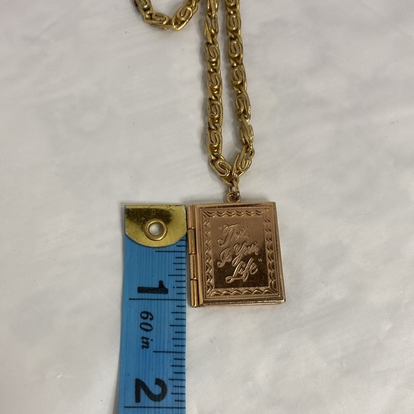 Vintage Mid -Century Gold Tone Locket Book Shaped Says This Is Your Life Opens - Picture 11 of 13